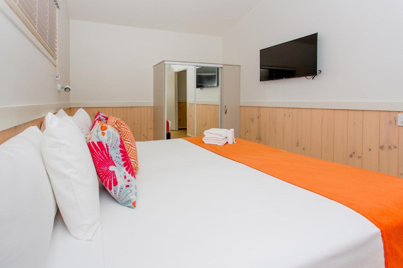 Lakeside 3*